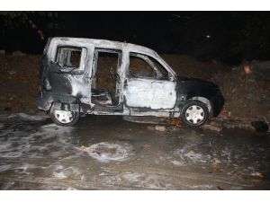 Ataşehir’de park halindeki araç yandı