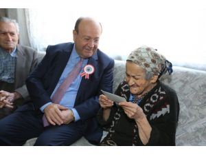 Başkan Özakcan’dan ’Öğretmenler Günü’nde anlamlı ziyaret