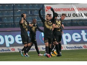 Süper Lig: Osmanlıspor: 1 - Gençlerbirliği: 0 (İlk yarı)