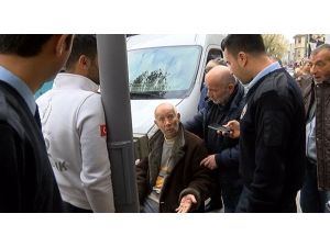 Ünlülerin müzisyeni Muammer Amca’ya Ortaköy’de otomobil çarptı