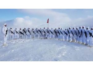 Kato Dağı’nda Jandarma komandolar Öğretmenler Günü’nü kutladı