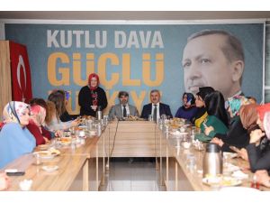 Başkan Baran, AK Parti Körfez Kadın Kolları’nın toplantısına katıldı