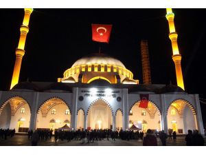 Kayseri ve bölgenin en büyük camisi ibadete açıldı