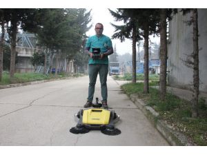 Engelliler için uzaktan kumandalı temizlik robotu