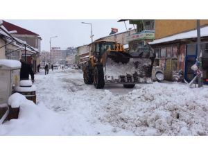 Bingöl’de kar 52 köy yolunu ulaşıma kapattı