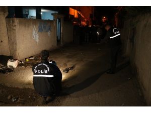 Adana’da bir kişi evinin avlusunda uğradığı silahlı saldırıda hayatını kaybetti