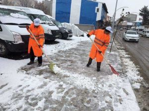 Tutak’ta karla mücadele çalışmaları