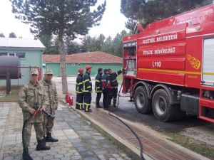 Mühimmat Depo Komutanlığında askerlere yangın eğitimi