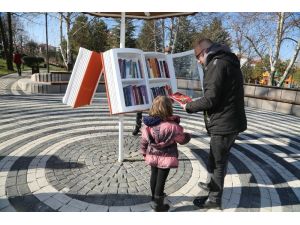 Odunpazarı Belediyesi’nden kitap kurtları için parklara açık hava kütüphanesi