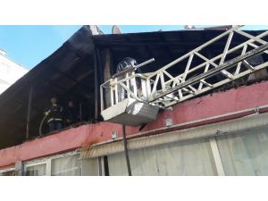Elazığ’da 6 iş yerinin çatısı yandı