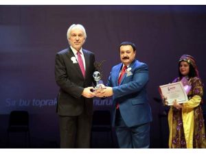 Kütahya Belediyesi’ne ’Türk Folkloruna Katkı Sağlayan Kuruluş’ ödülü