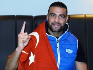 Kemerini Cumhurbaşkanı Erdoğan’a hediye eden Dünya Şampiyonu, Türkiye’de ringe çıkmak istiyor