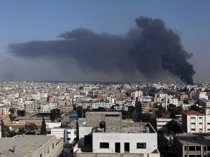 İsrail'den Gazze'ye top ateşi