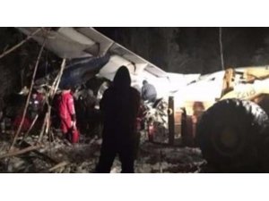 Kanada’da yolcu uçağı düştü