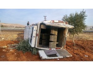 Suriyeli zeytin işçilerini taşıyan minibüs takla attı: 15 yaralı