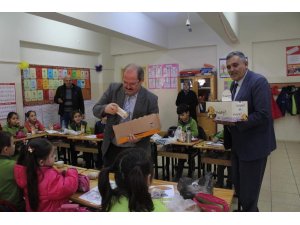 Wuppertal Kütahyalılar Derneği’nden Şaphane İlkokulu’na kırtasiye yardımı