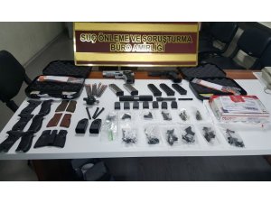 ABD’den gelen kargonun içinden silah parçaları çıktı: 3 gözaltı