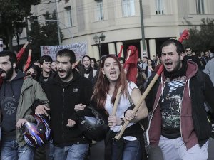 Yunanistan'da 'kemer sıkma' protestosu