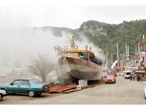 Fethiye’de bakıma alınan teknede yangın