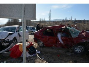 Sivas’ta trafik kazası: 2 ölü, 4 yaralı