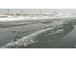 Murat Nehri’nde Antartika’yı andıran görüntüler