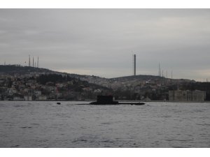 Türk denizaltısı İstanbul Boğazı’ndan geçti