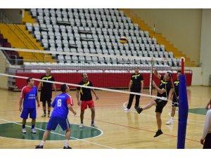Öğretmenler Voleybol Turnuvası’nda Atatürk Anadolu Lisesi şampiyon