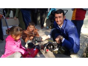 Siverek’te 100 engelli çocuğa bot dağıtımı