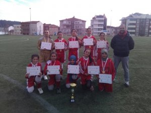 Hisarcık Beşevler Ortaokul yıldız kız futbol takımı il birincisi oldu