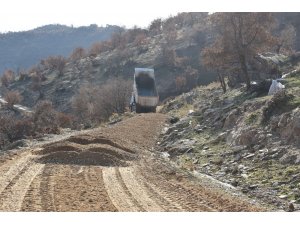 Alaşehir Belediyesinden 735 metre rakımda yol çalışması
