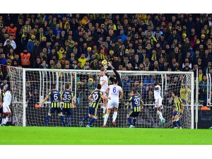 Süper Lig: Fenerbahçe: 0 - Karabükspor: 0 (İlk yarı)