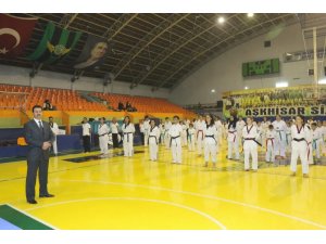 Akhisar Belediyespor Taekwondo takımında 120 sporcu kuşak terfi etti