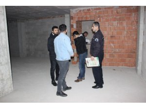 Karaman’da girdikleri inşaatta uyuşturucu alan iki kişiden birinin durumu ağır