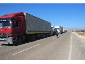 Çobanbey Gümrük Kapısı’nda 5 kilometrelik tır kuyruğu