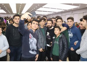 Sosyal medya fenomeni Azad Yılmaz öğrencilerle buluştu