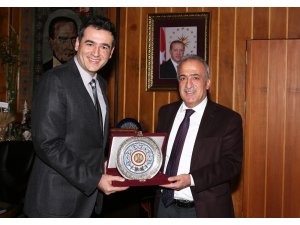 Rektör Çomaklı, TÜBİTAK Teşvik Ödülü Alan Doç. Dr. Önder Metin’i Tebrik Etti
