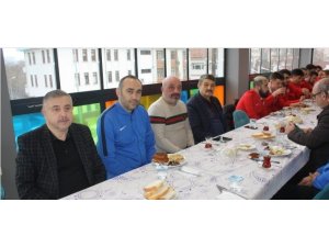 Başkan Akın, Bartınspor yönetimi ve futbolcularıyla kahvaltıda buluştu