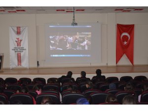 Adilcevaz’da öğrenciler sinemayla buluştu
