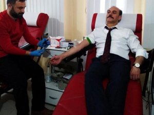 Vali Kemal Yurtnaç kan bağışında bulundu