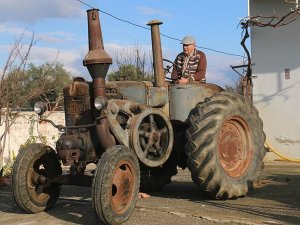 'Emektar' traktörünü 50 bin avroya satıyor