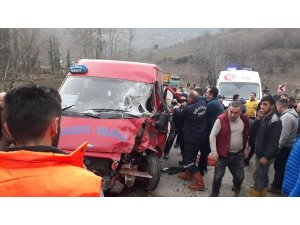 Giresun’da 50 metre arayla iki kaza oldu: 2 yaralı