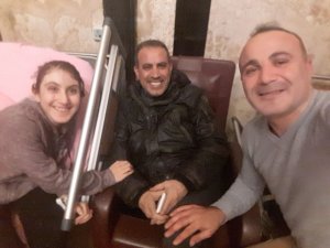 Haluk Levent’ten omurilik hastası Bilge Kara’ya moral ziyareti