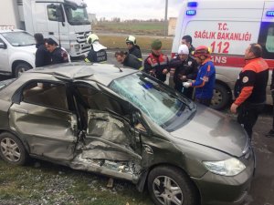 Aksaray’da ambulans ile otomobil çarpıştı: 5 yaralı