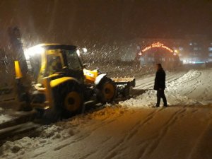 Tunceli Belediyesi, aralıksız karla mücadele çalışması yapıyor