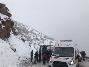 Şemdinli’de trafik kazası: 2 yaralı