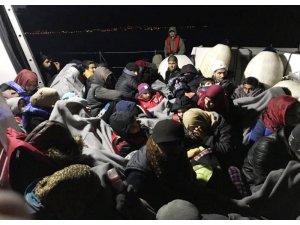 Sahil güvenlik uçağının tespit ettiği çoğunluğu çocuk 56 göçmen kurtarıldı