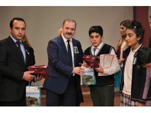 Tuşba Belediyesi öğrencileri ödüllendiriyor
