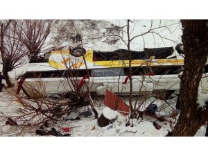Yolcu otobüsü dereye uçtu: 6 ölü, 20 yaralı