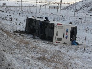 Konya'da yolcu otobüsü şarampole devrildi: 38 yaralı