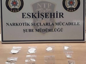 Uyuşturucu satıcısı olduğu iddia edilen 5 şüpheli yakalandı